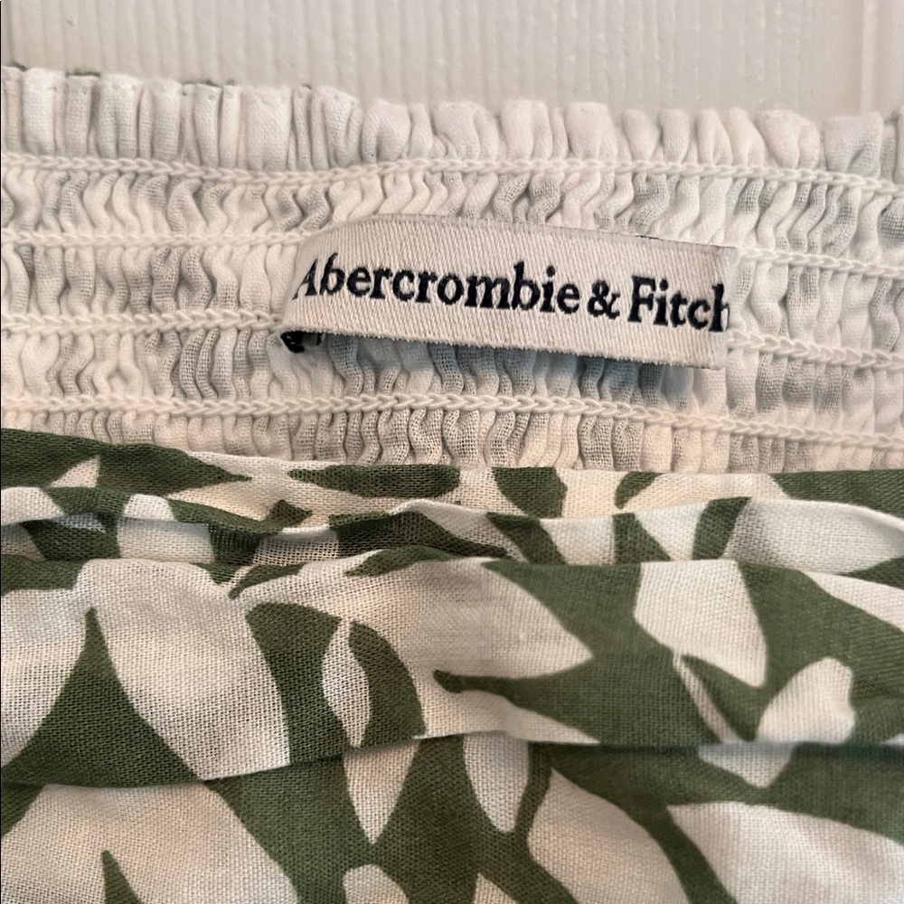 Abercrombie & Fitch Leaf Print Blouse - Picture 2 of 7